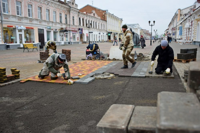 В Тамбове благоустраивают улицу Коммунальную в месте ремонта коллектора