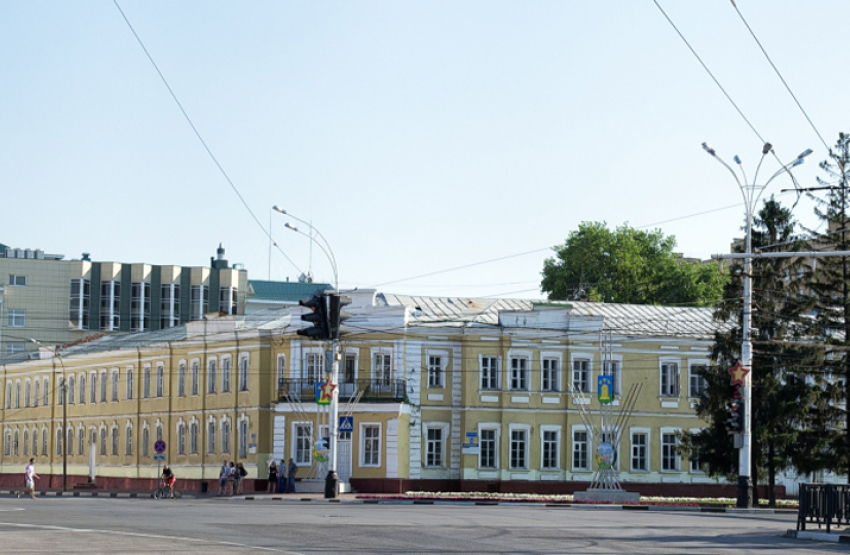 Арбитраж обязал отремонтировать здание военкомата на площади Ленина 