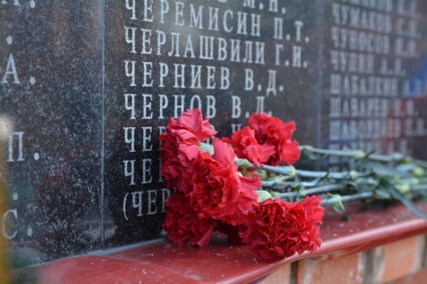 На Тамбовском некрополе почтили память воинов 