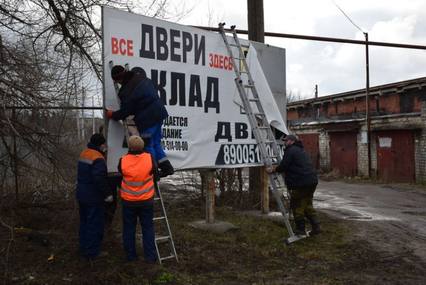 Власти Тамбова продолжают демонтаж незаконных рекламных конструкций