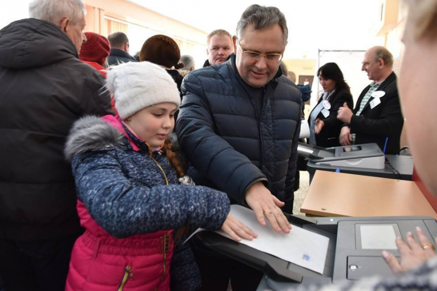 "В очередь!» Глава Тамбова голосовал на переполненном участке