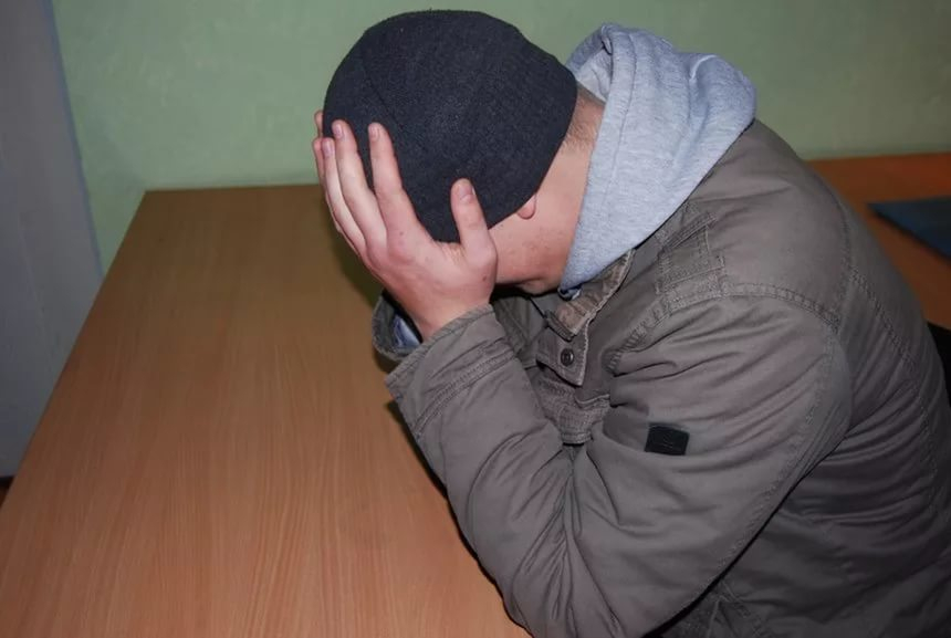 10 тысяч рублей и документы похитили из куртки посетителя тамбовского кафе