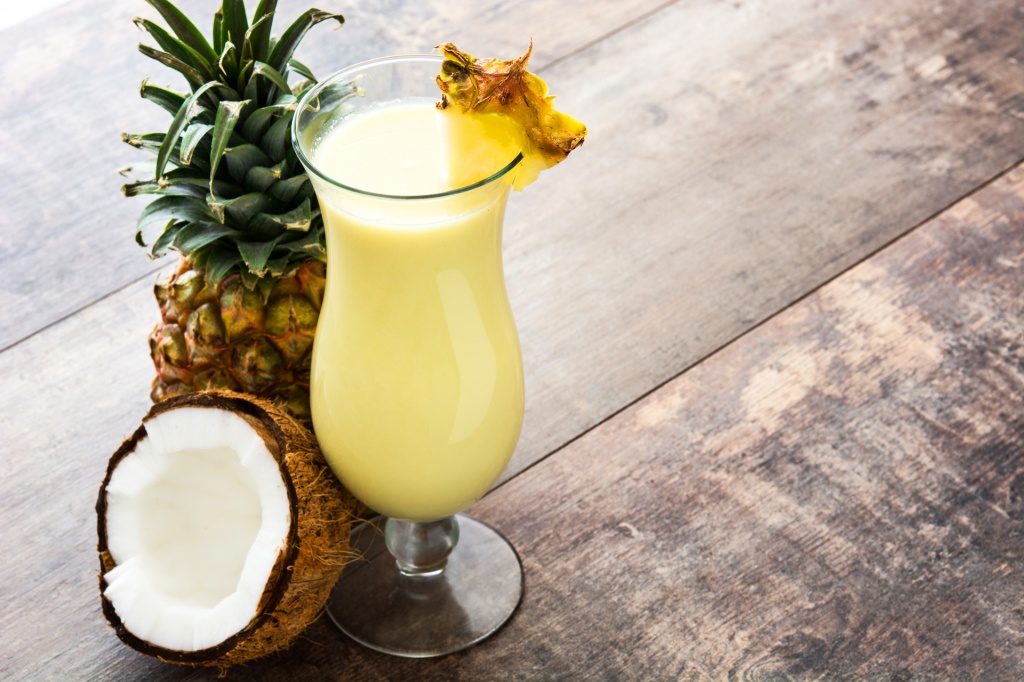 Pina_Colada_Smoothie-665567494.jpg